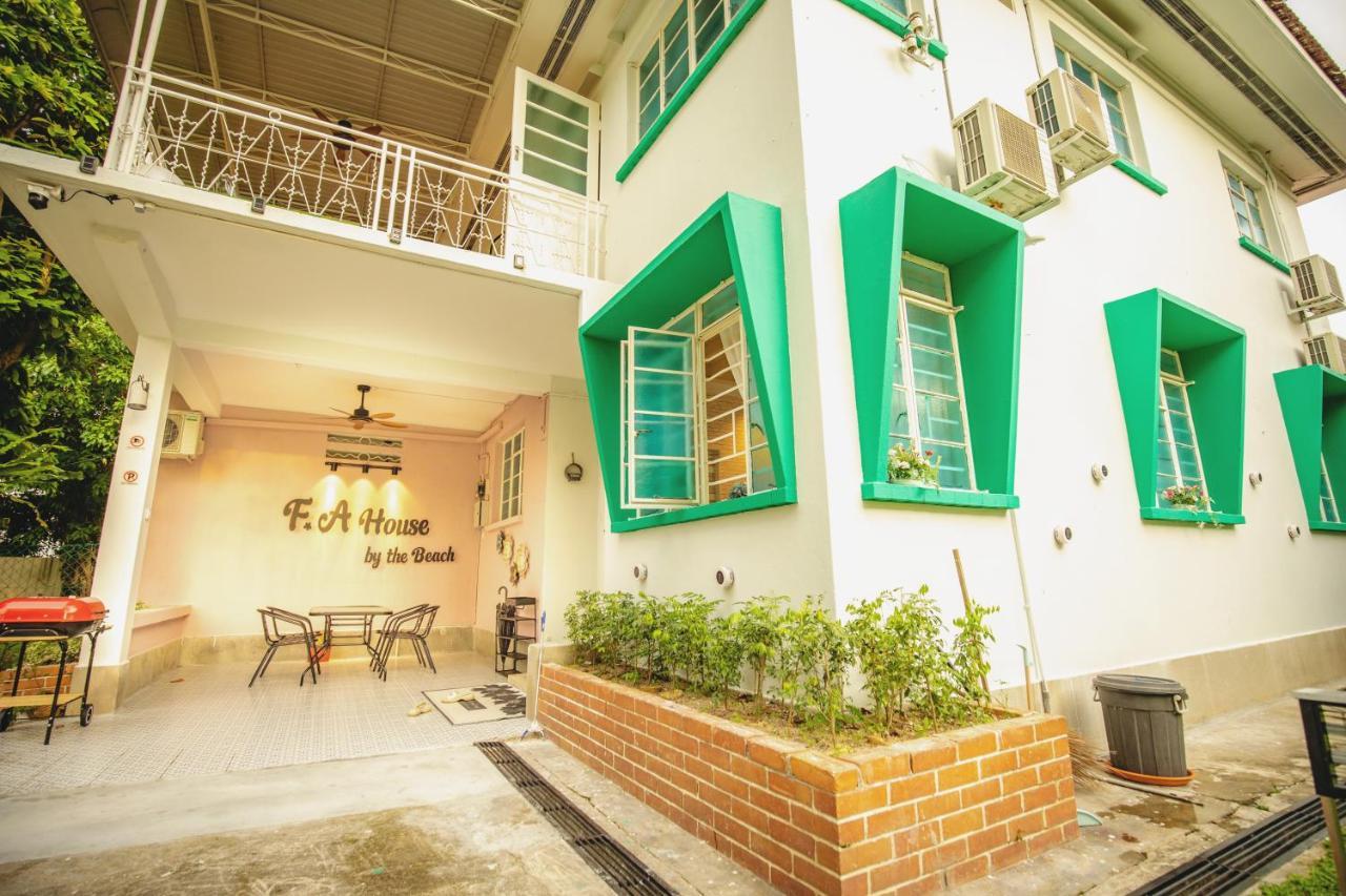 Fa House By The Holiday home *